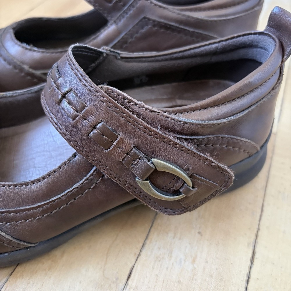 Earth Shoes Womens Sz 6.5 B Angelica Mary Jane Flats Brown Leather Hook And Loop - Picture 2 of 9